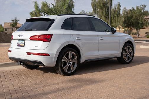 White 2019 Audi Q5 2.0T Premium Plus
