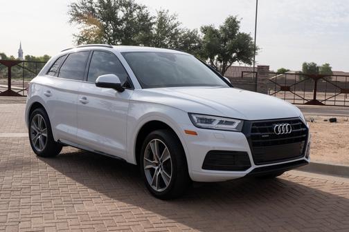 White 2019 Audi Q5 2.0T Premium Plus