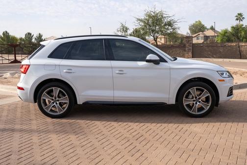 White 2019 Audi Q5 2.0T Premium Plus