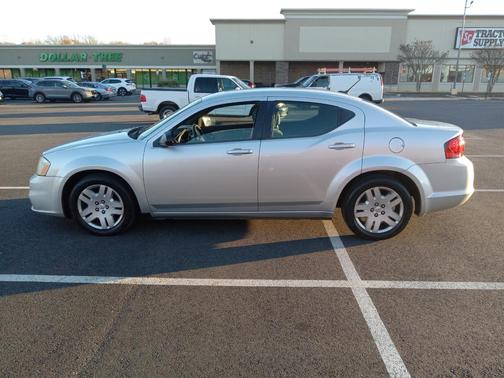 Silver 2012 Dodge Avenger SE