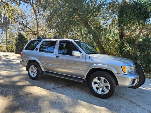 2003 Nissan Pathfinder LE