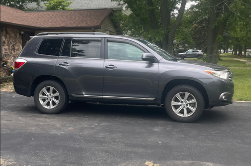 Gray 2013 Toyota Highlander Base