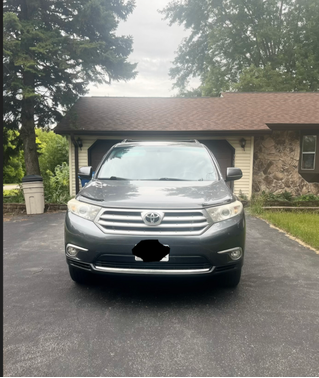Gray 2013 Toyota Highlander Base