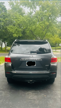Gray 2013 Toyota Highlander Base