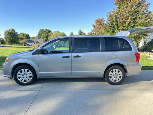 Silver 2019 Dodge Grand Caravan SE