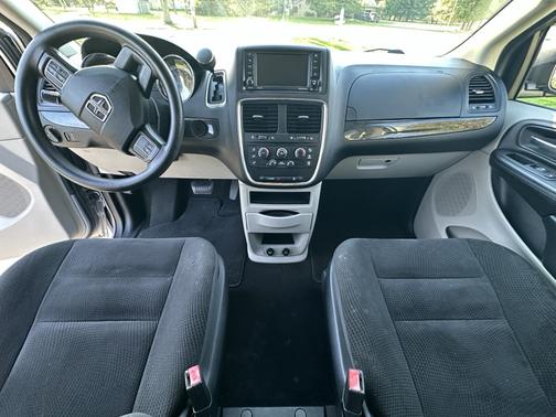 Silver 2019 Dodge Grand Caravan SE