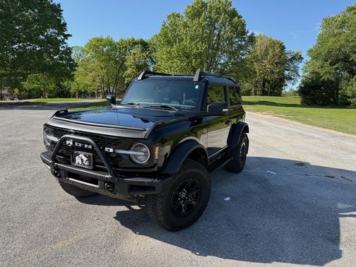 Black 2024 Ford Bronco Wildtrak
