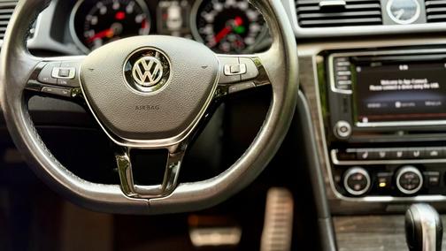 2017 Volkswagen Passat 1.8T SEL Premium