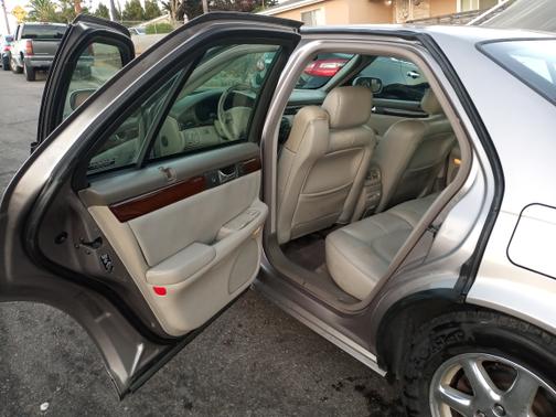 Photo 5 of 8 of 1998 Cadillac Seville STS