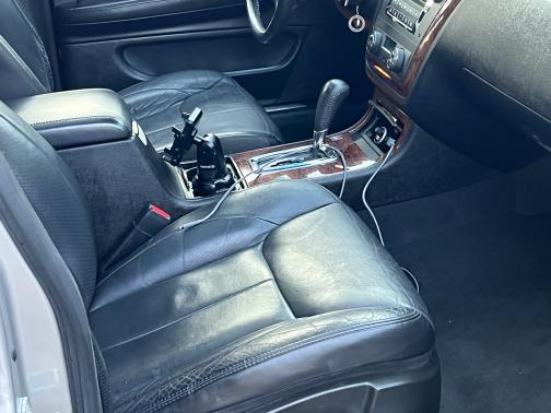 Photo 2 of 7 of 2006 Cadillac DTS Luxury
