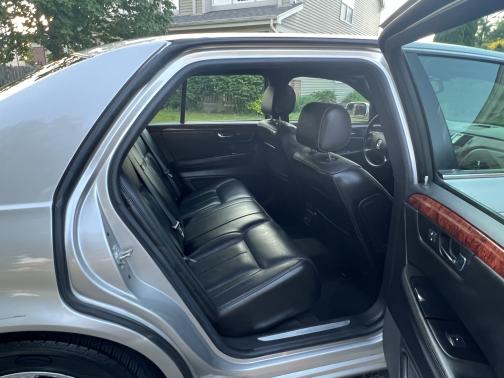 Photo 5 of 7 of 2006 Cadillac DTS Luxury