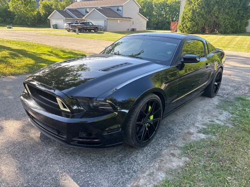 Black 2013 Ford Mustang GT Premium