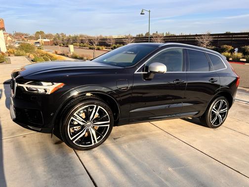 2019 Volvo XC60 Recharge Plug-In Hybrid T8 R-Design