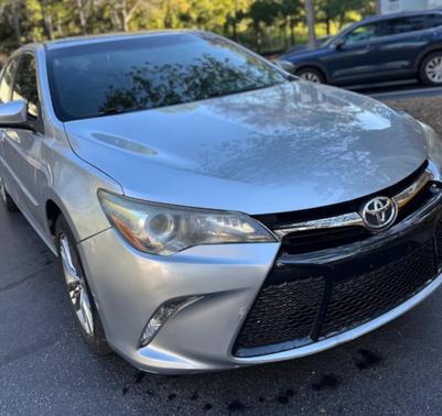 Silver 2017 Toyota Camry SE