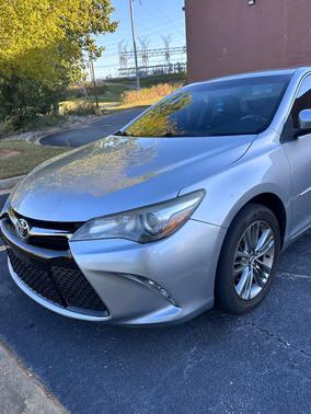 Silver 2017 Toyota Camry SE