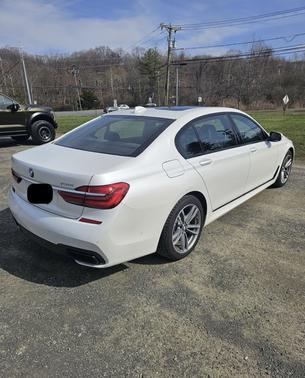 White 2019 BMW 750 i