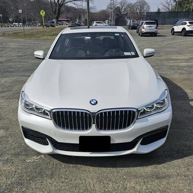White 2019 BMW 750 i