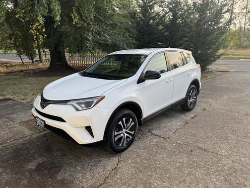 White 2018 Toyota RAV4 LE