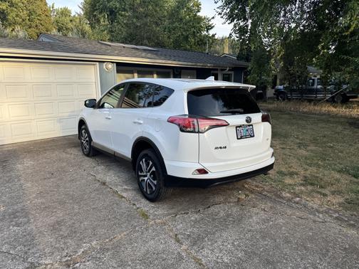 White 2018 Toyota RAV4 LE