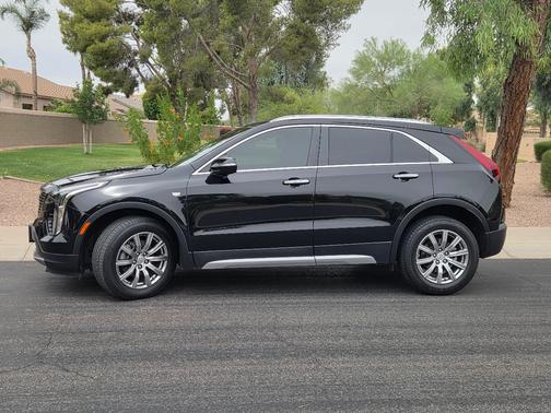 Black 2022 Cadillac XT4 Premium Luxury