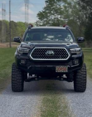 Black 2022 Toyota Tacoma SR5
