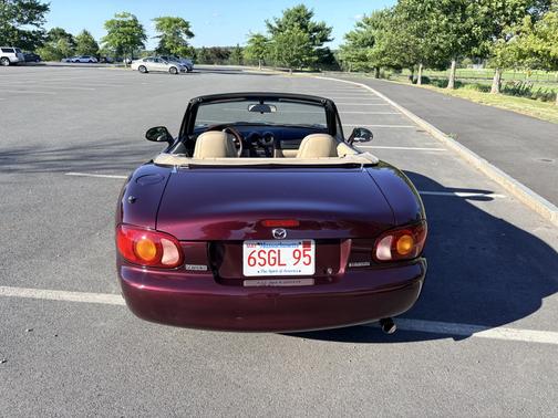 Red 2000 Mazda MX-5 Miata SE