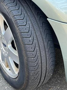 Green 2006 Ford Five Hundred SE