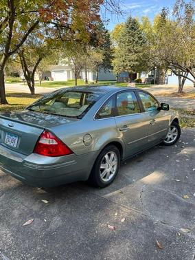 Green 2006 Ford Five Hundred SE