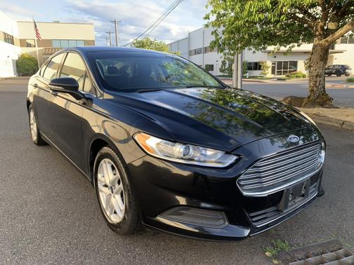 Black 2014 Ford Fusion SE