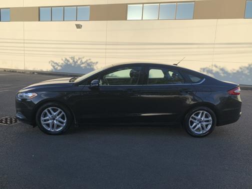 Black 2014 Ford Fusion SE