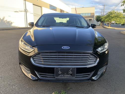 Black 2014 Ford Fusion SE