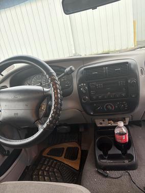 Green 2000 Ford Ranger XLT SuperCab