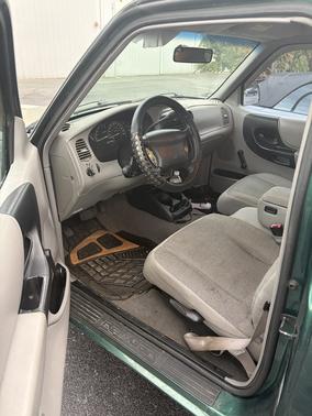 Green 2000 Ford Ranger XLT SuperCab