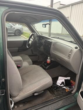 Green 2000 Ford Ranger XLT SuperCab