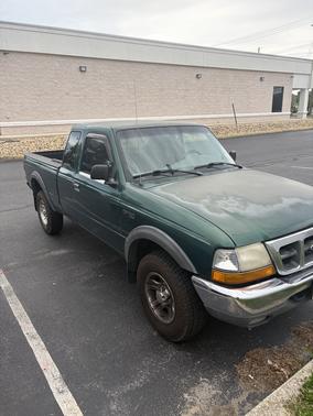 Green 2000 Ford Ranger XLT SuperCab