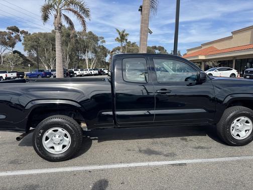 2017 Toyota Tacoma SR