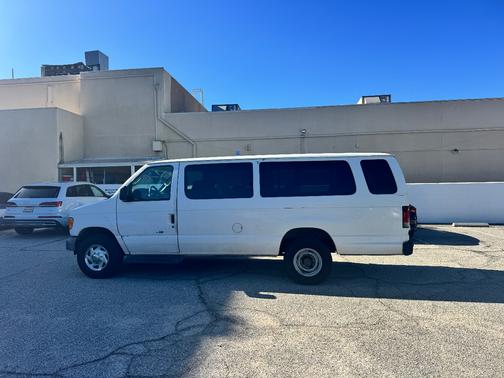2006 Ford E350 Super Duty XL Extended Wagon
