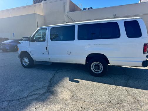 2006 Ford E350 Super Duty XL Extended Wagon