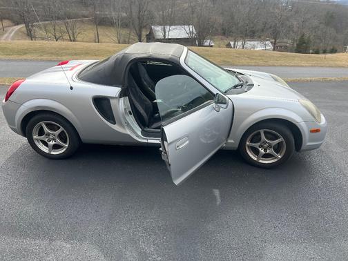 Silver 2001 Toyota MR2 Spyder