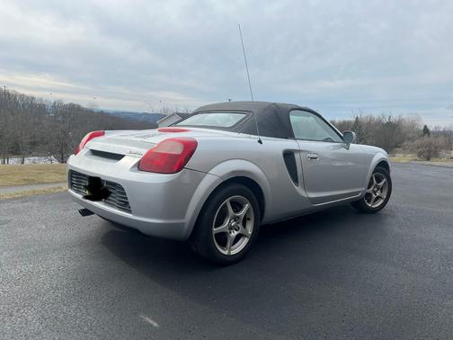 Silver 2001 Toyota MR2 Spyder