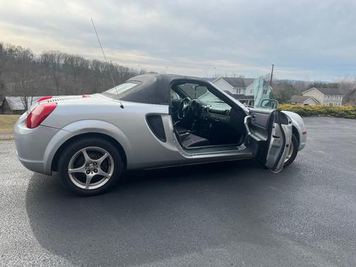 Silver 2001 Toyota MR2 Spyder