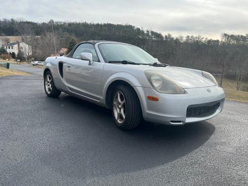 Silver 2001 Toyota MR2 Spyder