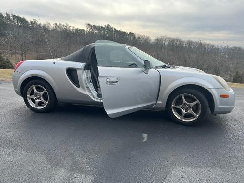 Silver 2001 Toyota MR2 Spyder