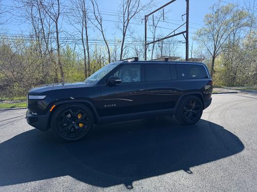 Black 2024 Rivian R1S Adventure Quad-Motor Large Package