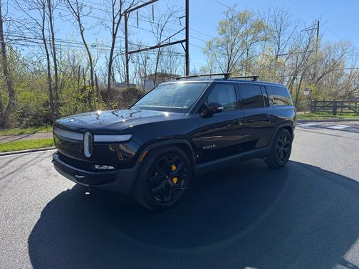 Black 2024 Rivian R1S Adventure Quad-Motor Large Package