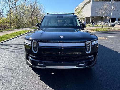 Black 2024 Rivian R1S Adventure Quad-Motor Large Package