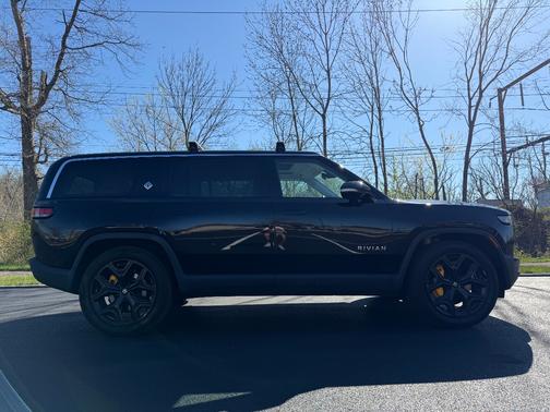 Black 2024 Rivian R1S Adventure Quad-Motor Large Package