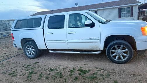 White 2008 GMC Sierra 1500 Denali Crew Cab