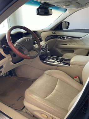 Black 2013 INFINITI M37 x