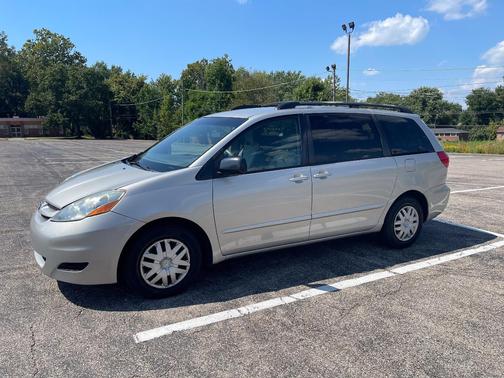 Silver 2008 Toyota Sienna LE